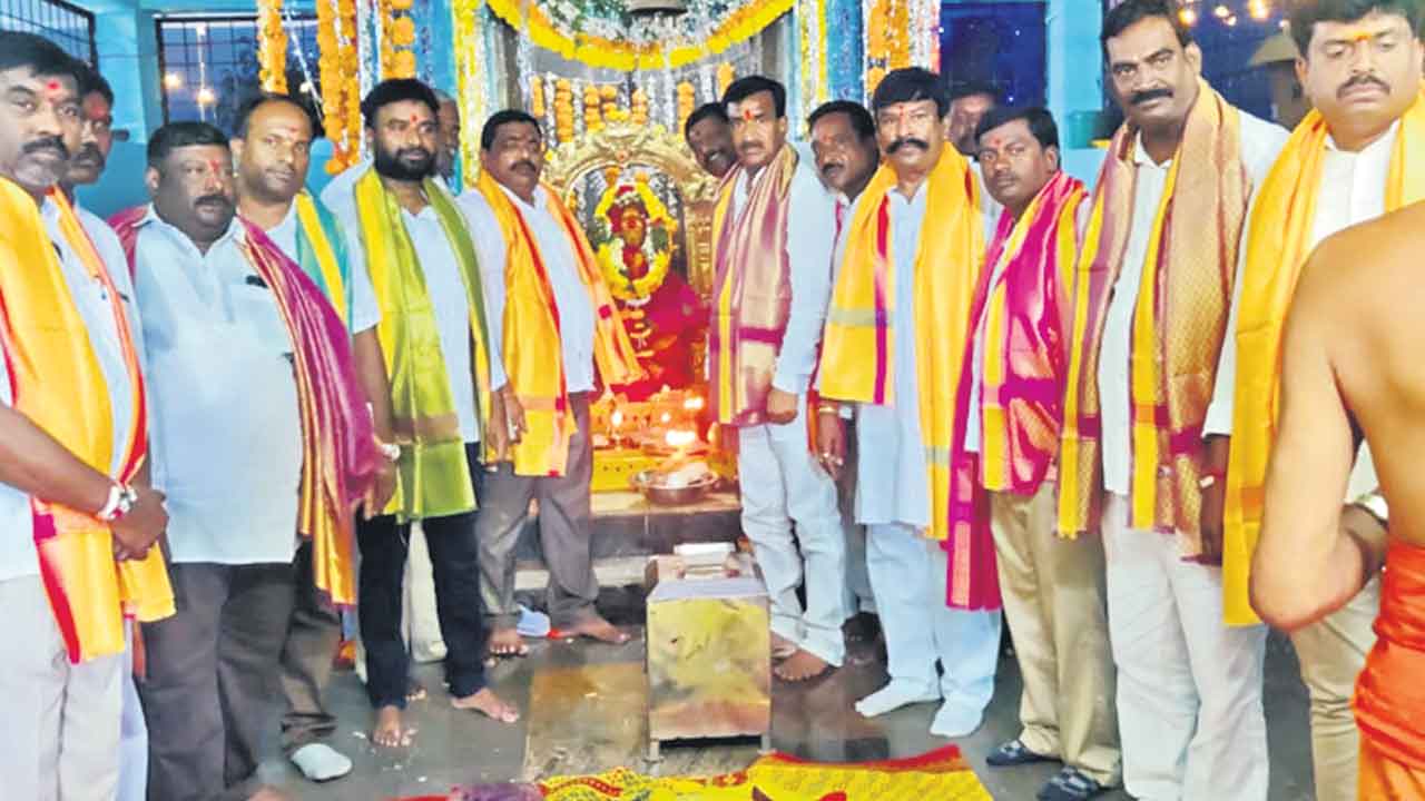 సంబురంగా బోనాలు