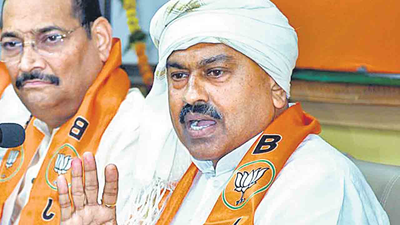 కుక్కలు మొరుగుతుంటాయ్‌