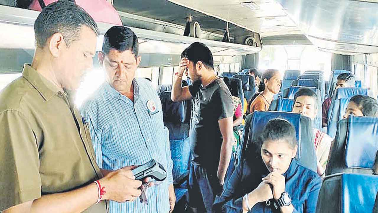 ప్రయాణం.. నగదు రహితం..