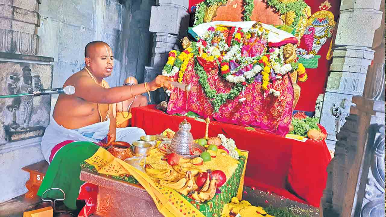 స్వయంభూ నారసింహుడికి ఆరాధన పర్వాలు