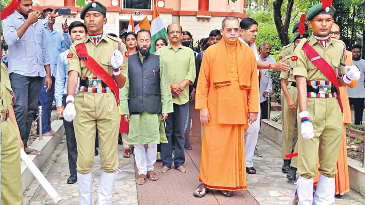 స్వచ్ఛ మనసుంటేనే ‘స్వచ్ఛ భారత్‌’