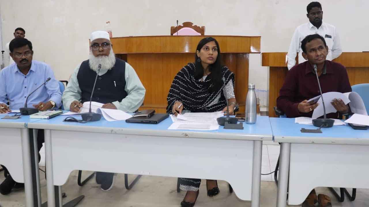 పన్నుల వసూళ్లలో వేగం పెంచాలి