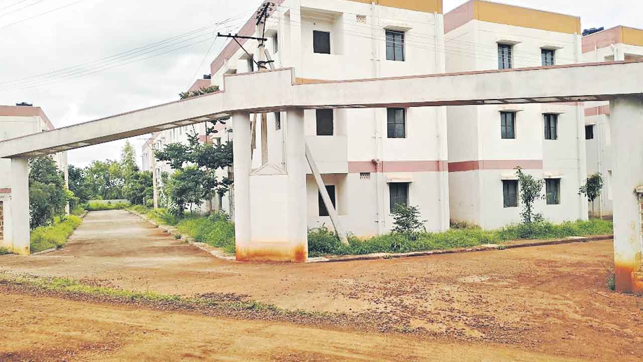 పేదలకు ‘గృహ’ యోగం