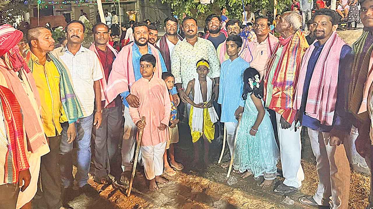 ఘనంగా కృష్ణాష్టమి ఉట్ల పండుగ