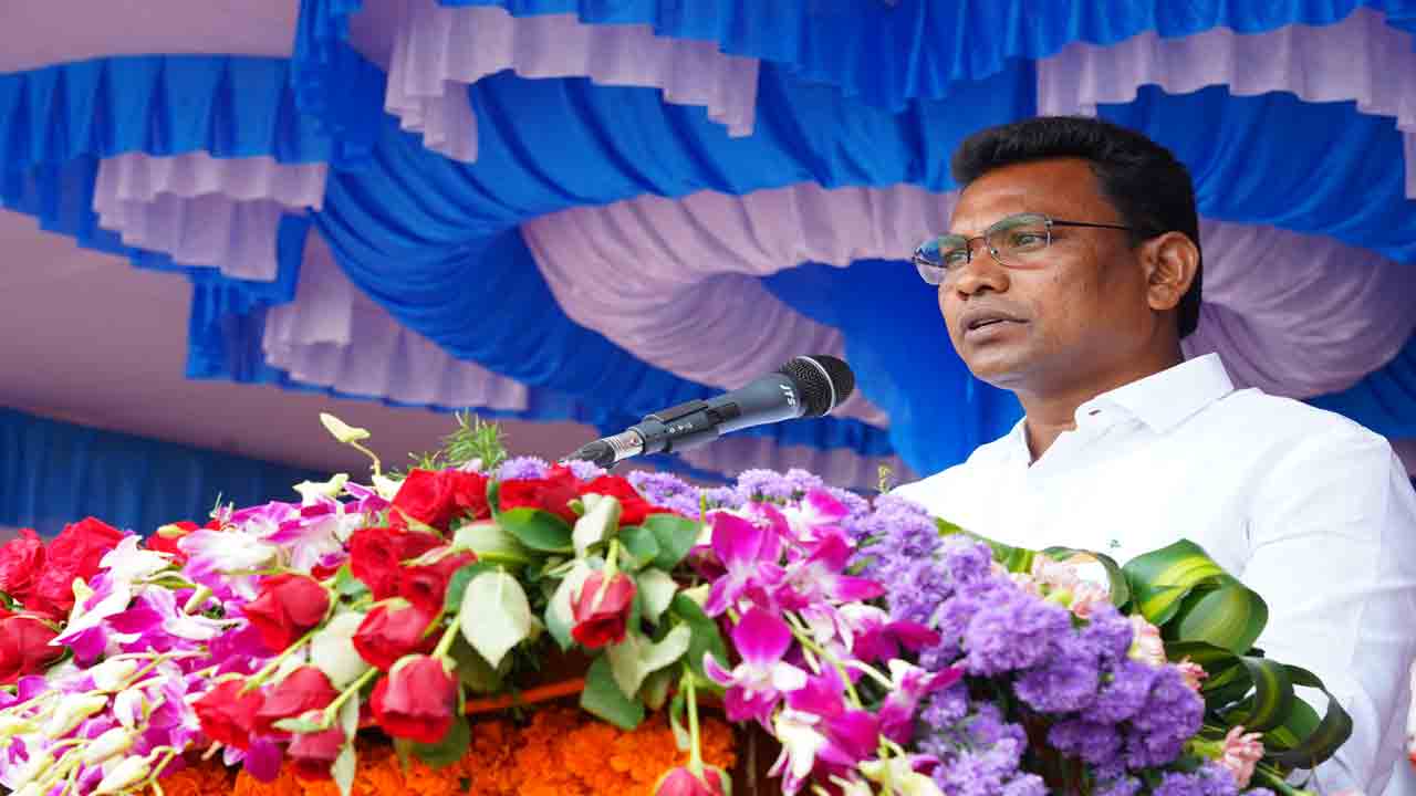 వీరుల త్యాగఫలమే స్వతంత్య్ర భారత్