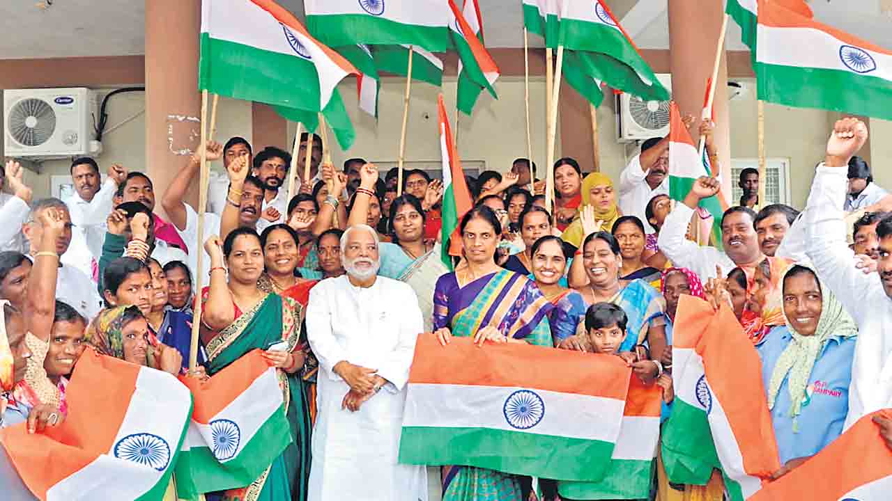మహానగరానికి వజ్రోత్సవ శోభ