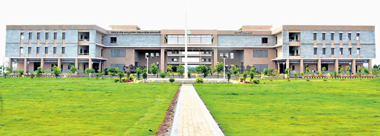 పాలనాసౌధాలు ప్రారంభానికి సిద్ధం