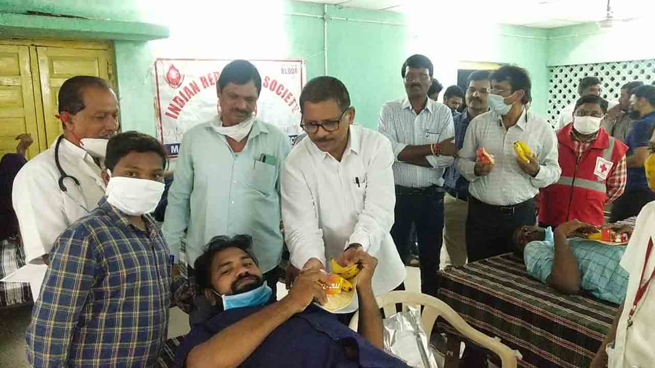 రక్తదానం చేద్దాం.. ప్రాణదాతలుగా మారుదాం