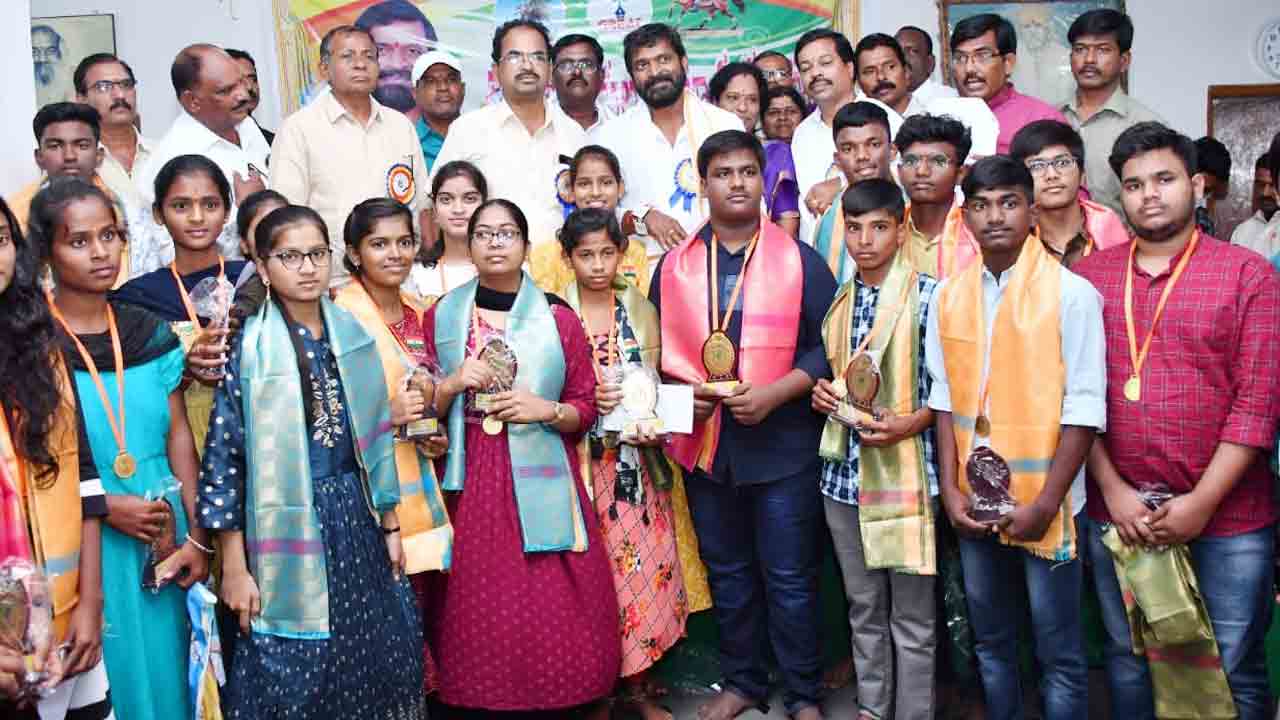 అన్ని కులాలకు ఆత్మగౌరవ భవనాలు