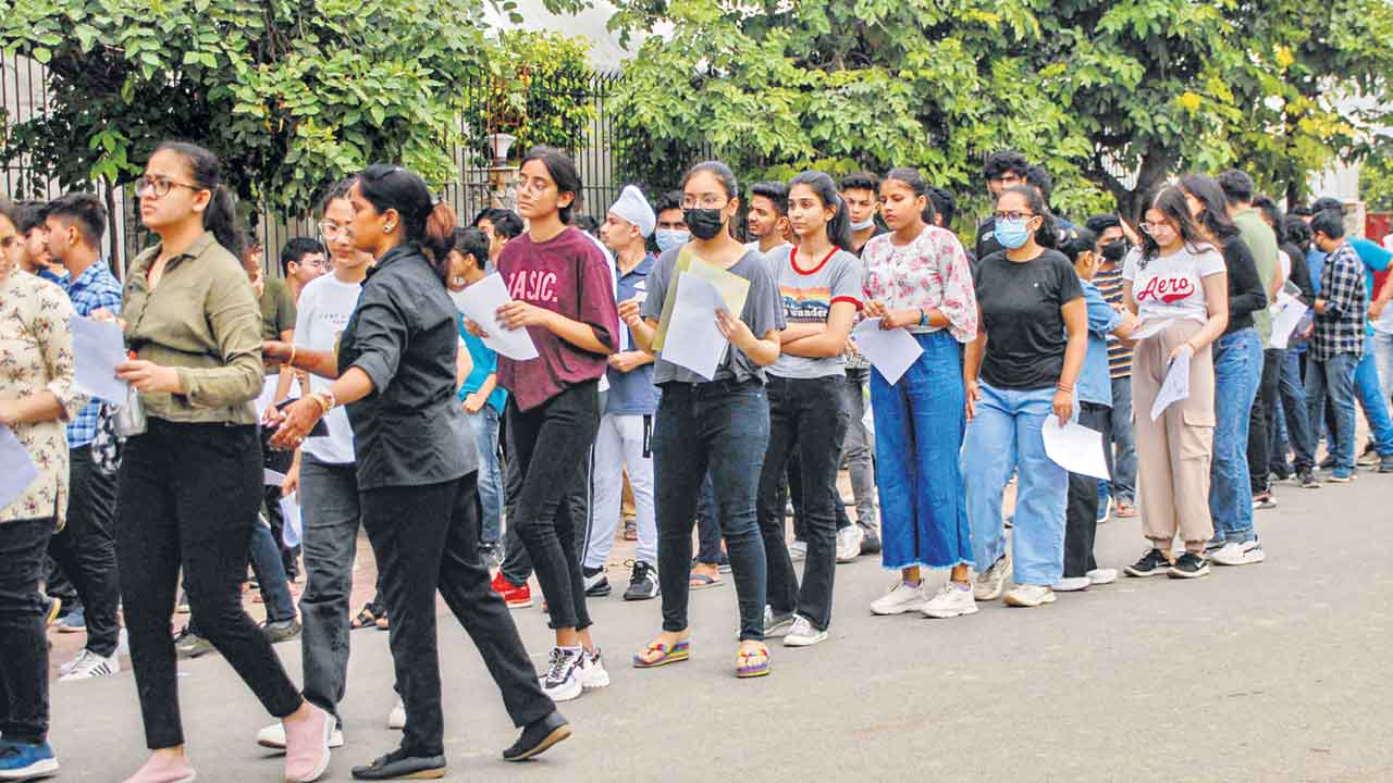 సీయూఈటీ పరీక్షలో అదే గందరగోళం