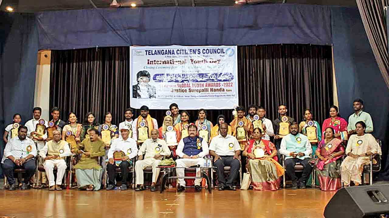 యువతకు అసాధ్యమైనది ఏదీలేదు