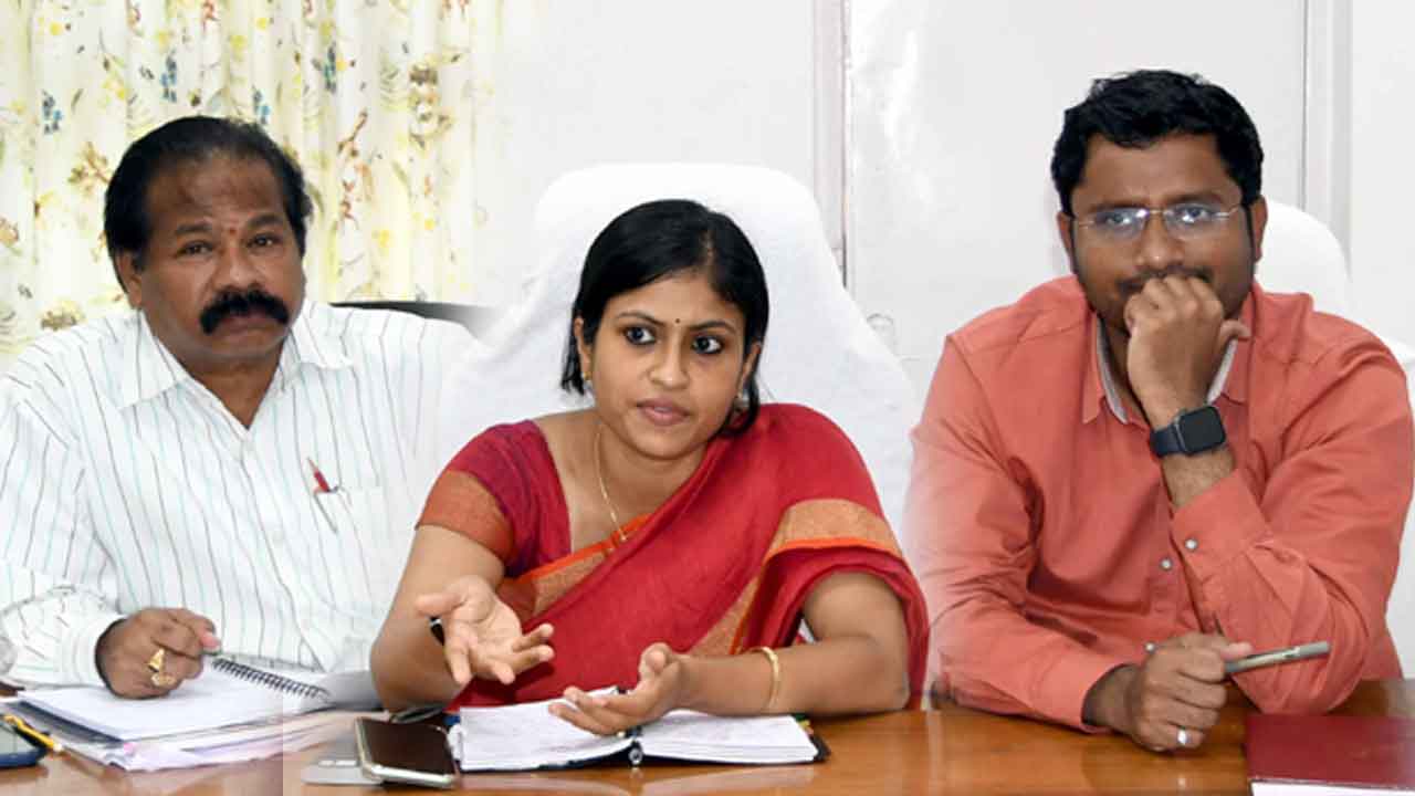 వజ్రోత్సవాల ముగింపునకు వెళ్లాలి..