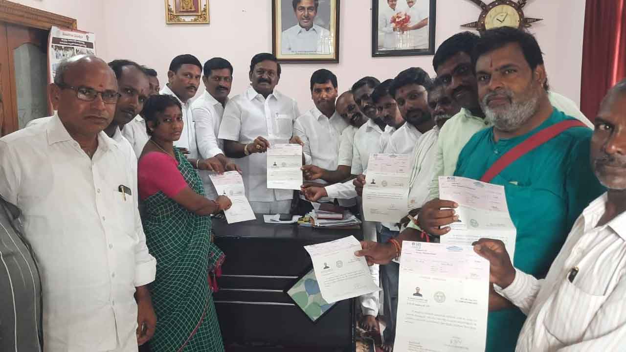 సీఎంఆర్‌ఎఫ్‌, కల్యాణలక్ష్మి చెక్కుల పంపిణీ