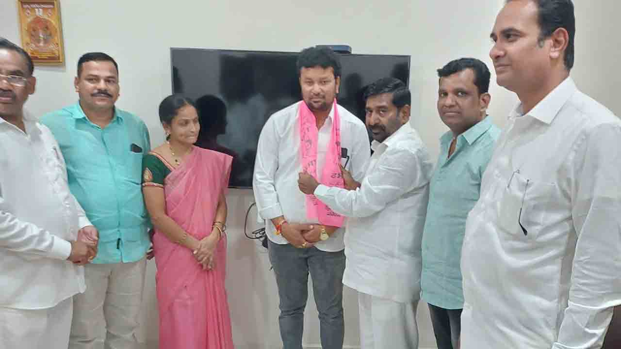 గులాబీ గూటికి వలసల జోరు