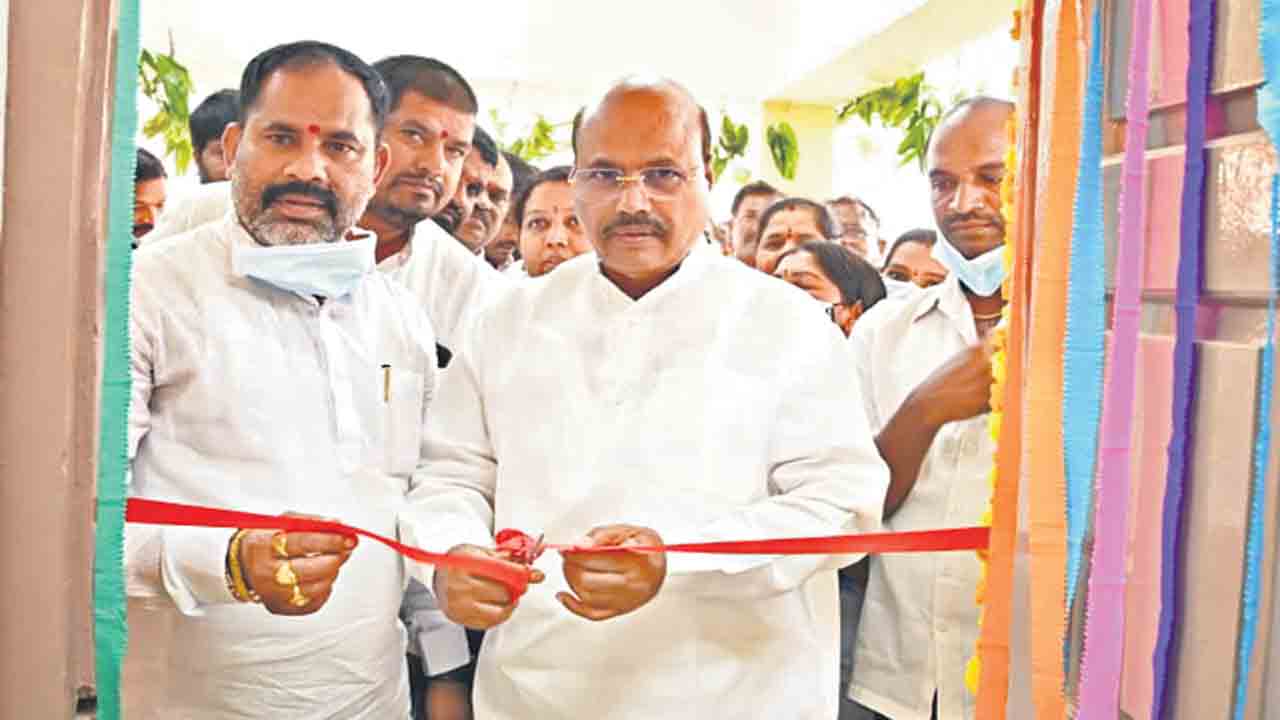 బస్తీ దవాఖానలతో కార్పొరేట్‌ వైద్యం