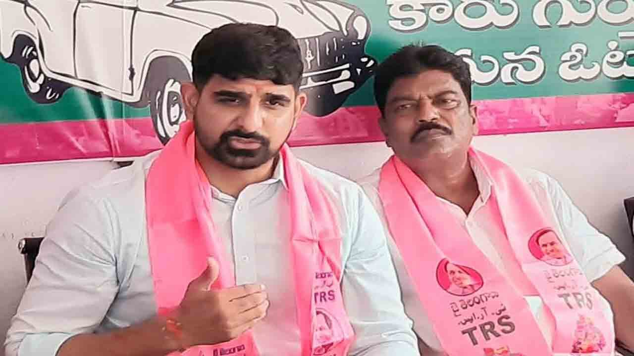 చర్చకు రమ్మంటే మొఖం చాటేస్తున్నవ్‌?