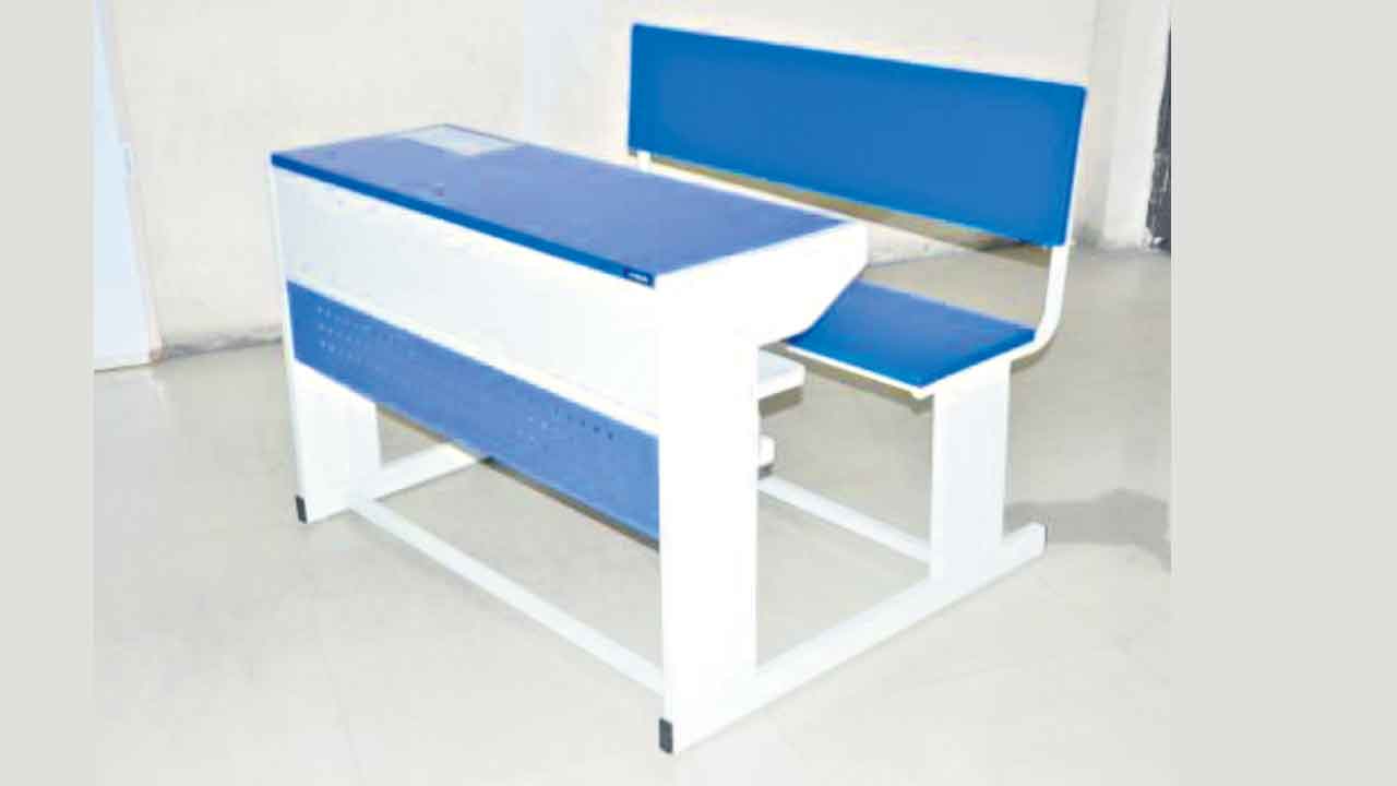 బడుల్లో డ్యూయల్‌ డెస్క్‌లు