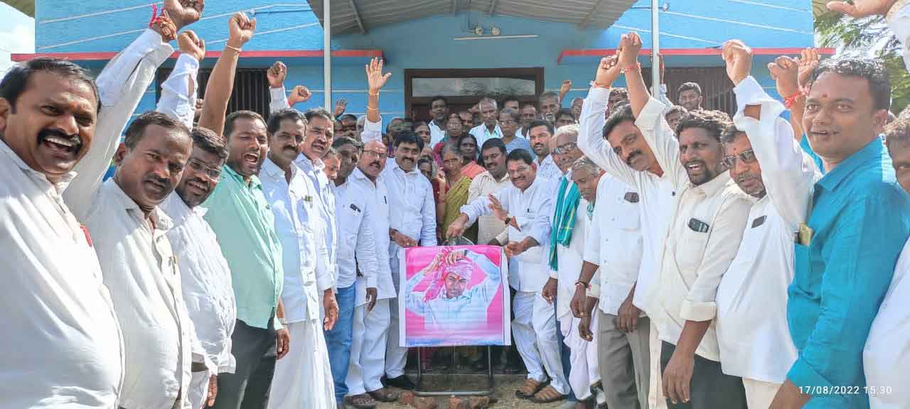 అర్హులందరికీ పింఛన్లు