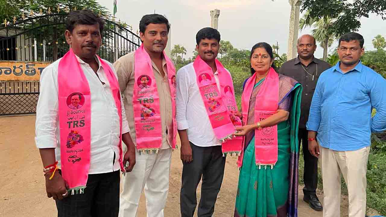 స్వలాభం కోసమే రాజగోపాల్‌రెడ్డి పార్టీ మార్పు