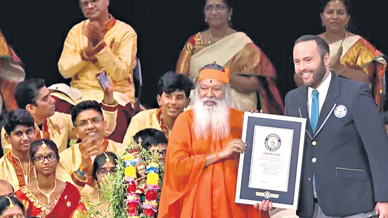 వెయ్యి మందితో భగవద్గీత పారాయణం