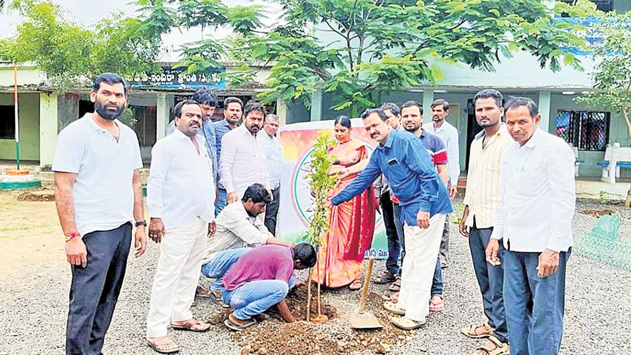 హరితహారంతో కాలుష్యం తగ్గుముఖం