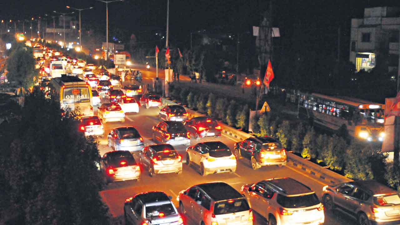 రాత్రిపూట జాతీయ రహదారిపై నరకం