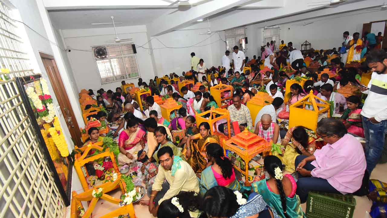 యాదాద్రిలో వైభవంగా నిత్యారాధనలు