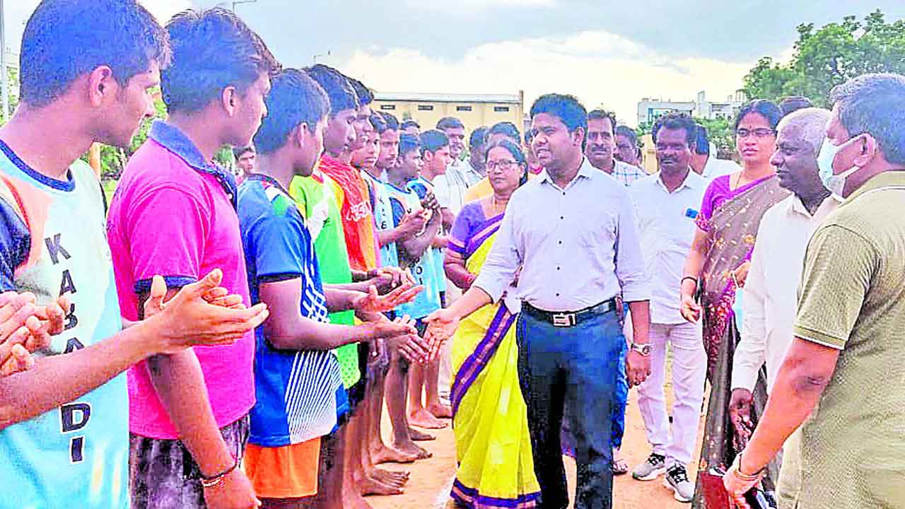 తిరంగా.. మురవంగా..