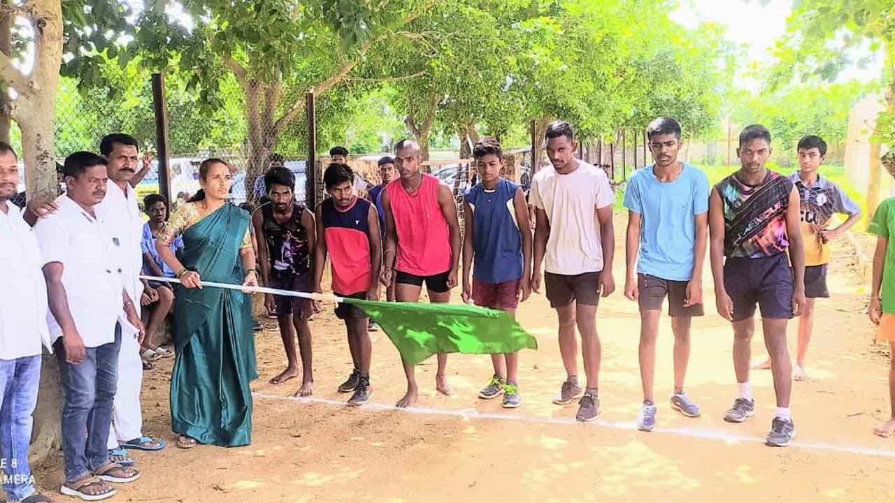 క్రీడలతో యువతకు ఉజ్వల భవిష్యత్‌