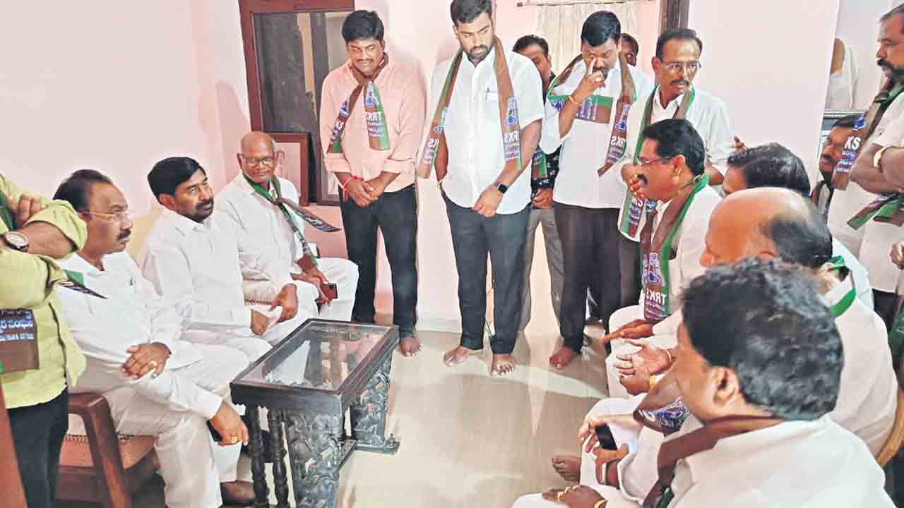 టీఆర్‌ఎస్‌కు కుమ్మరి సంఘం మద్దతు