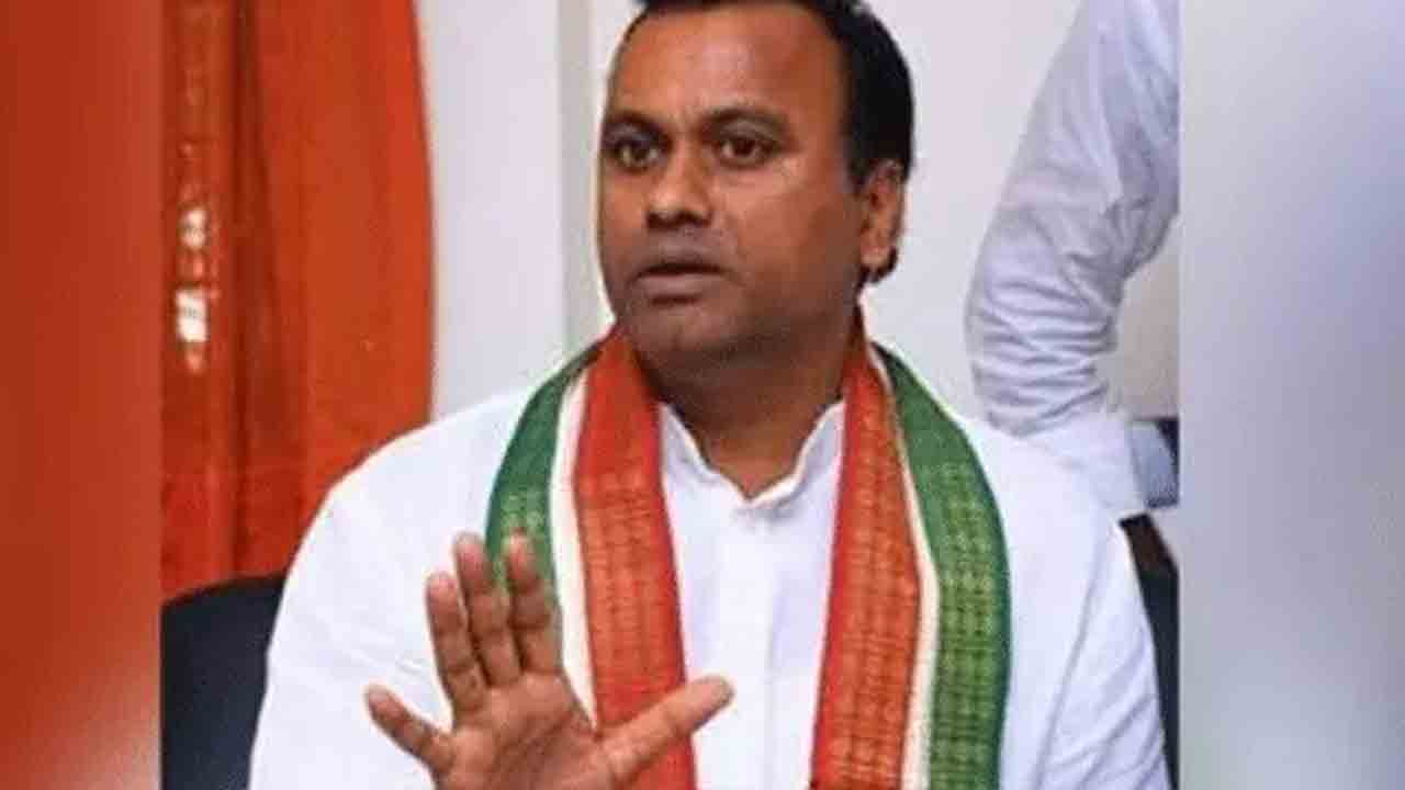 రాజగోపాల్‌రెడ్డికి రాజకీయ సమాధే