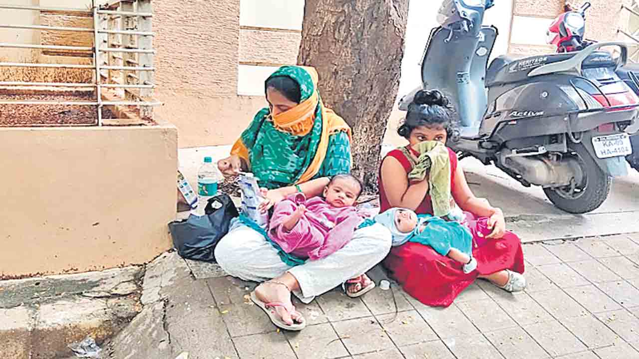 ఆడ పిల్లకు జన్మనిచ్చిందని.. గెంటివేత