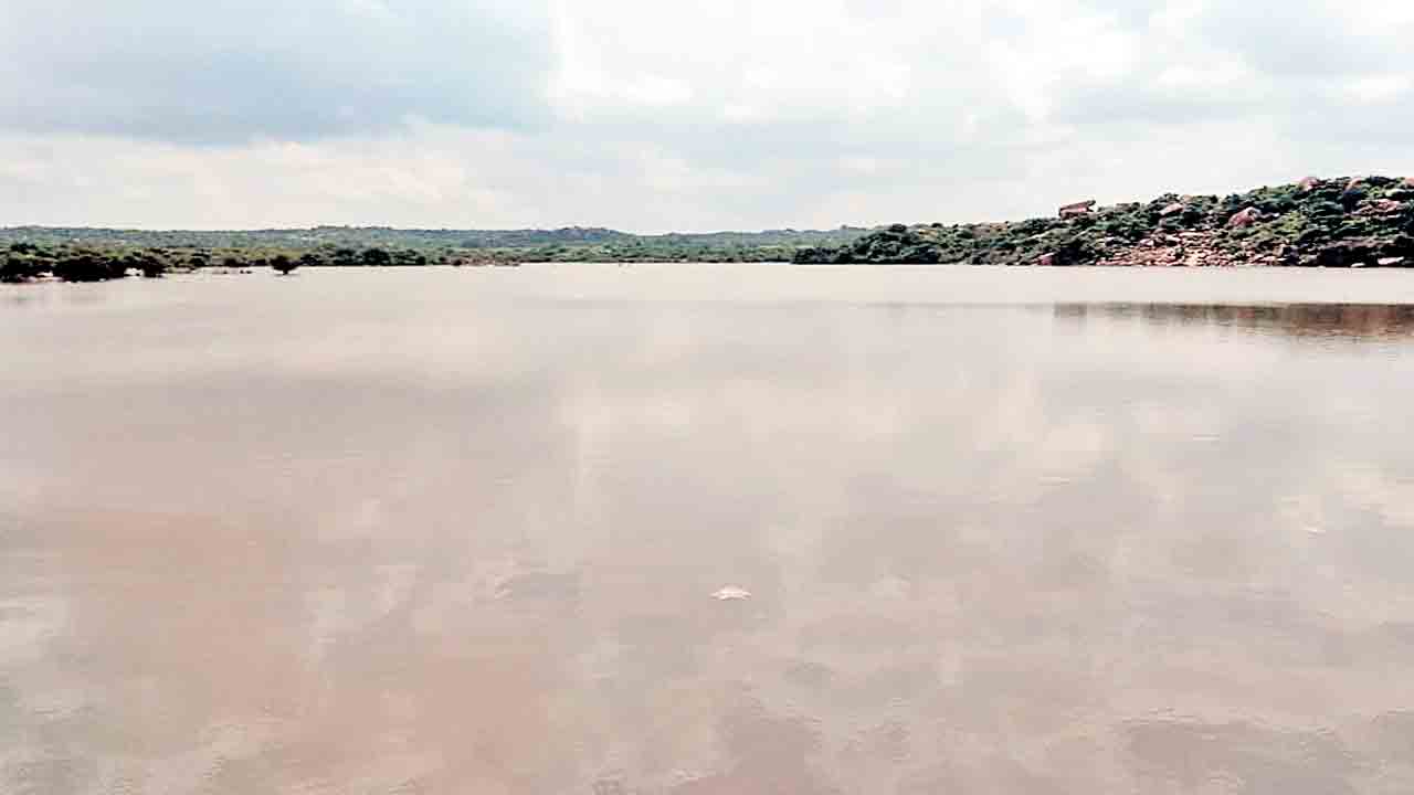 చెరువులకు జలకళ