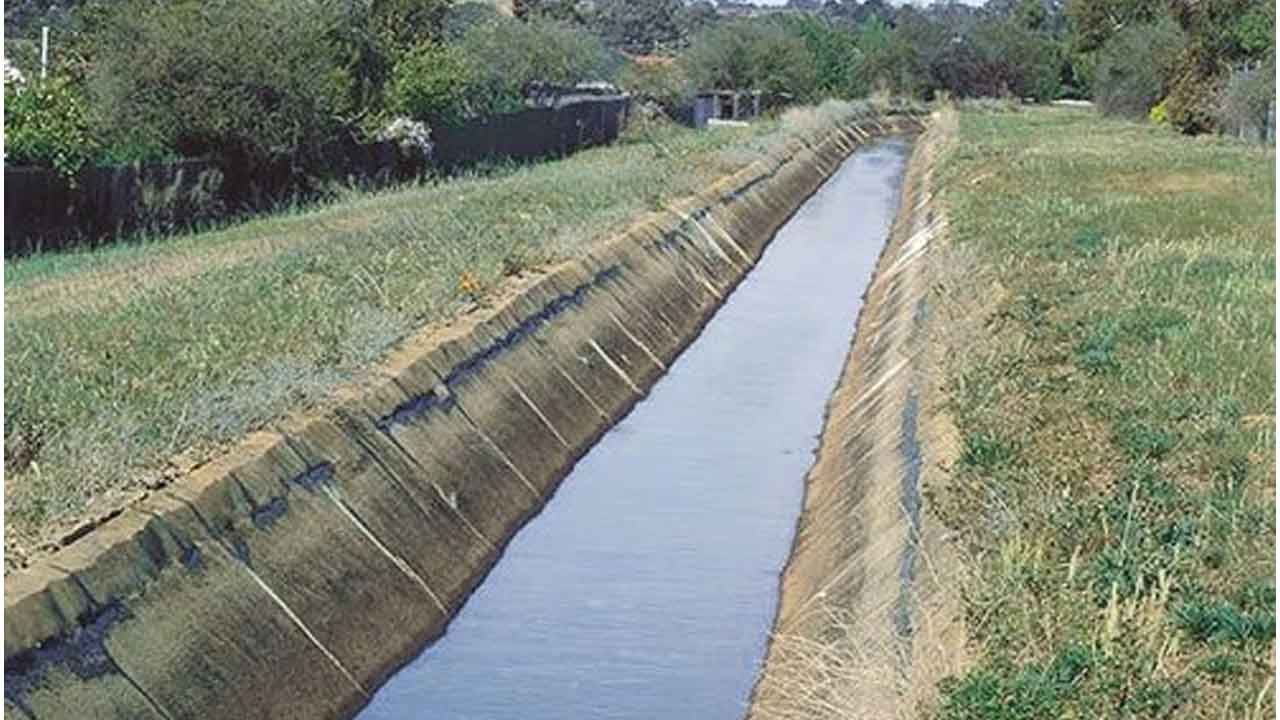 కోడుమూరులో దారుణం.. పిల్లలను కాలువలో తోసేసి పారిపోయిన తండ్రి