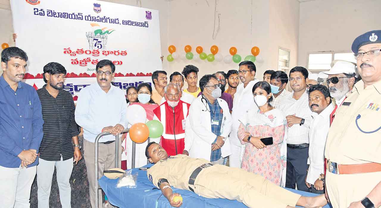 వజ్రోత్సవళ..రక్తదానం