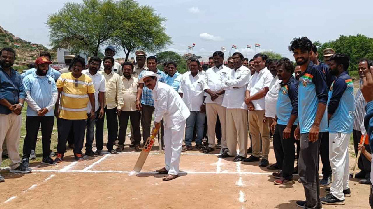 క్రీడలతో ఐక్యత పెంపు