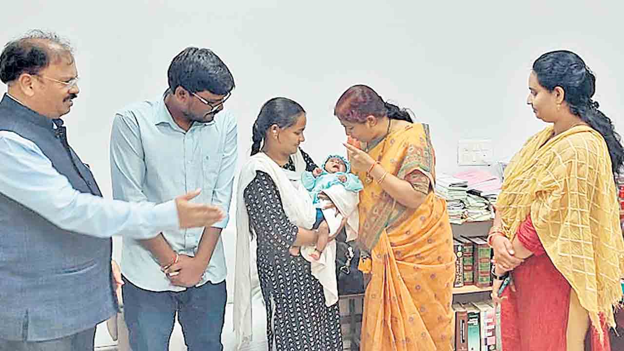 శస్త్ర చికిత్స చేయించి.. చిన్నారిని కాపాడి..!