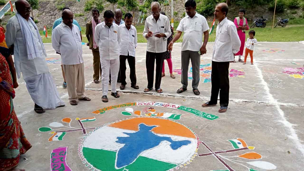 పుడమికి త్రివర్ణ శోభ