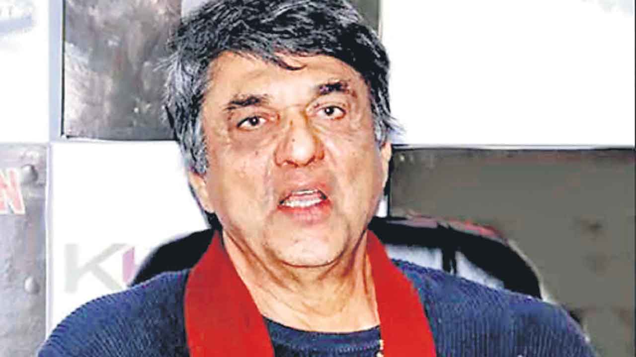 సెక్స్‌ కోరే బాలికలు వ్యభిచారులు: ముకేశ్‌ ఖన్నా