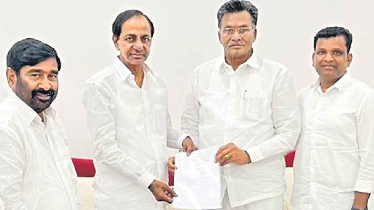 ఆయిల్‌ఫెడ్‌ చైర్మన్‌ పదవీకాలం పెంపు