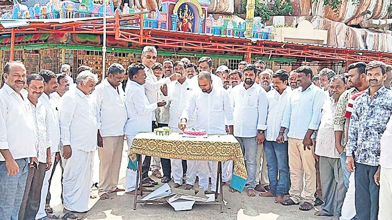 సంబురంగా ఎమ్మెల్సీ పుట్టినరోజు