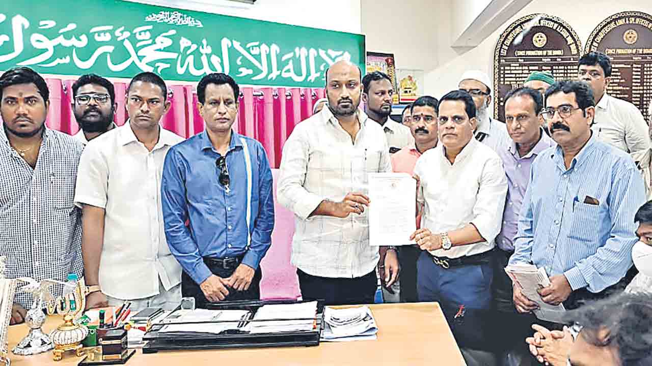 వక్ఫ్‌బోర్డు ఉద్యోగుల సమస్యలు పరిష్కరించాలి