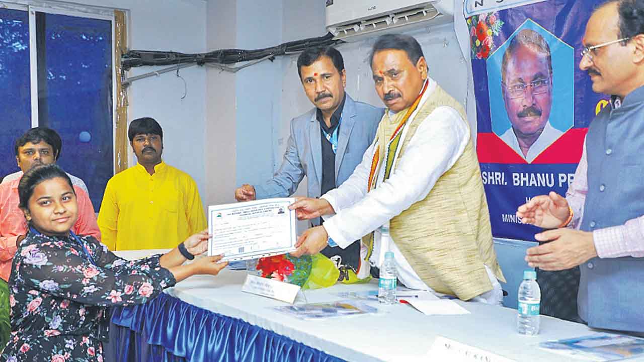 ఇండస్ట్రియల్‌ డెవలప్‌మెంట్‌ పథకాలపై దృష్టి