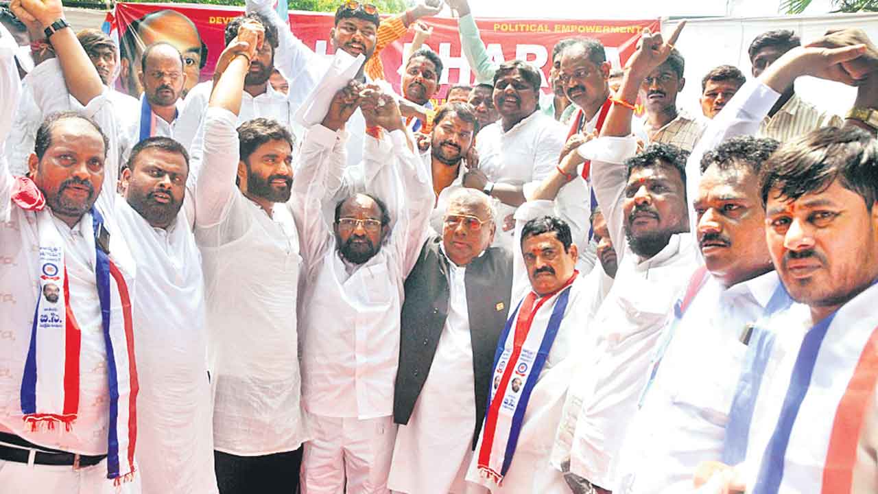 బీసీల లెక్క తేల్చండి