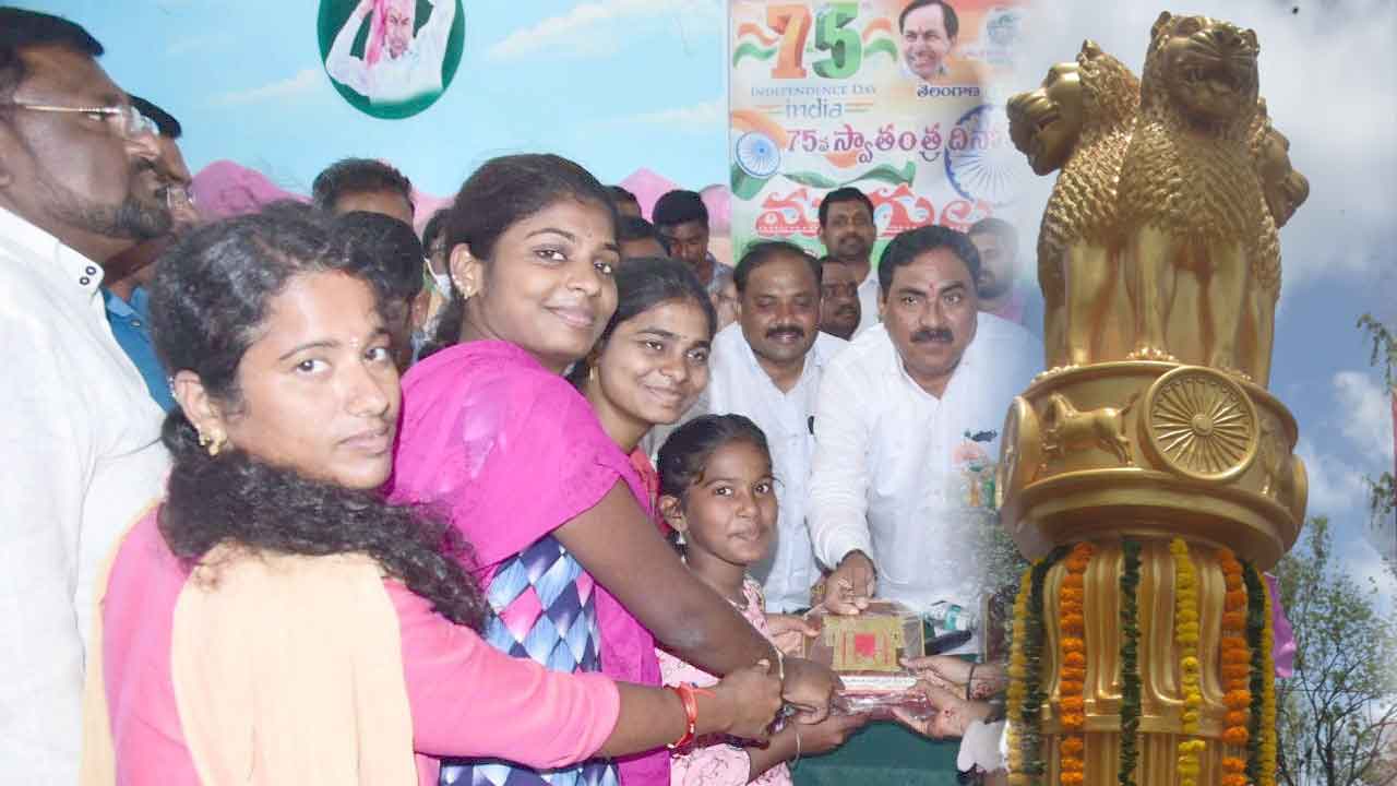 స్వాతంత్య్రం.. యోధుల త్యాగ ఫలం..