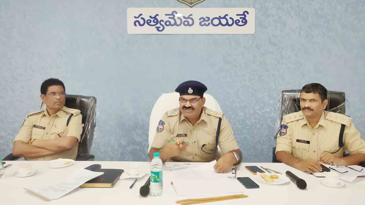 శాంతిభద్రతలకు పెద్దపీట వేయాలి
