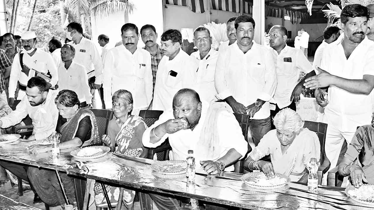 పేదింటి పెద్దన్న సీఎం కేసీఆర్‌