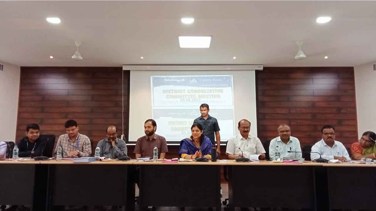 అర్హులందరికీ సకాలంలో రుణాలు అందించాలి