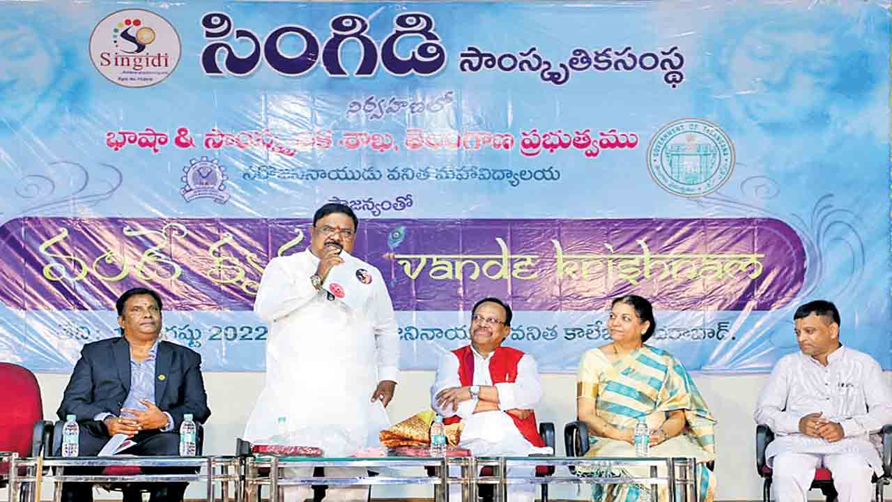 కళాకారులకు సముచిత గౌరవం కల్పిస్తున్నాం