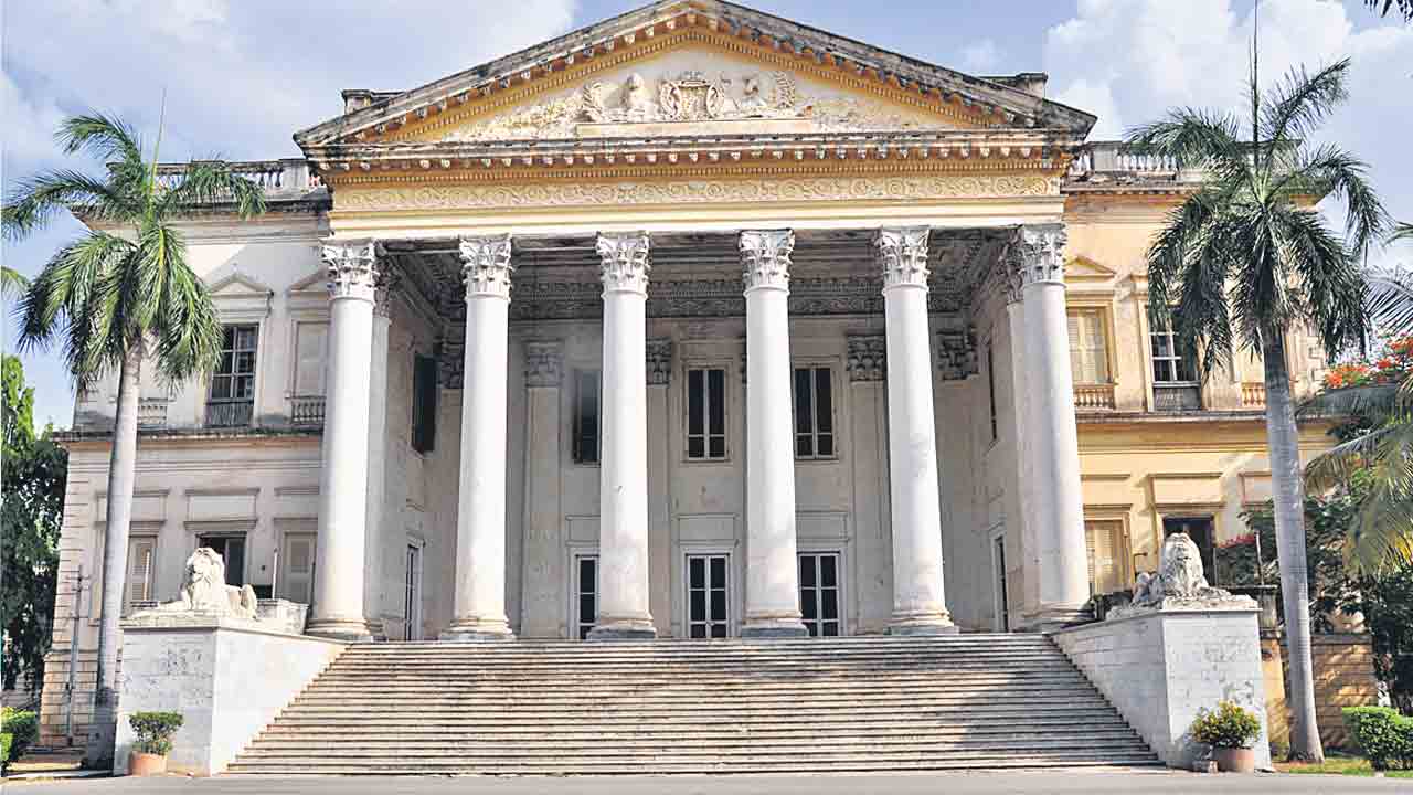 మహిళా వర్సిటీలో డిగ్రీ సీట్లు 1,740